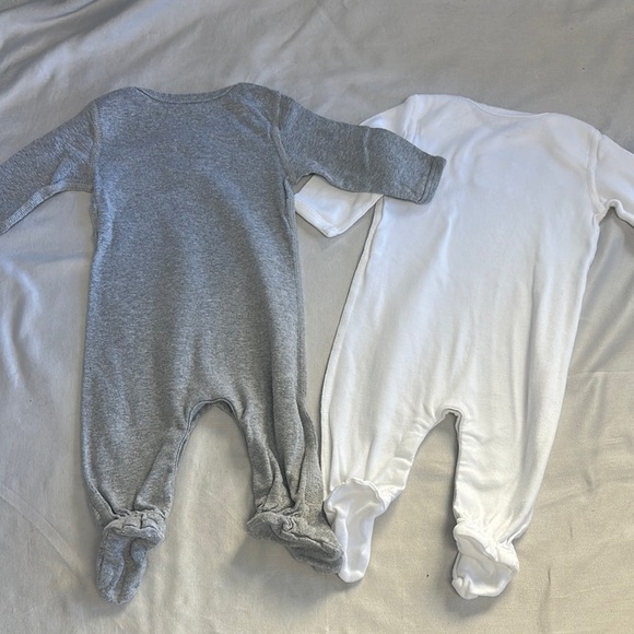 Burt's Bees Baby - Pair of Gray and White Onesie Footies-One Piece Sleepers - Picture 4 of 6